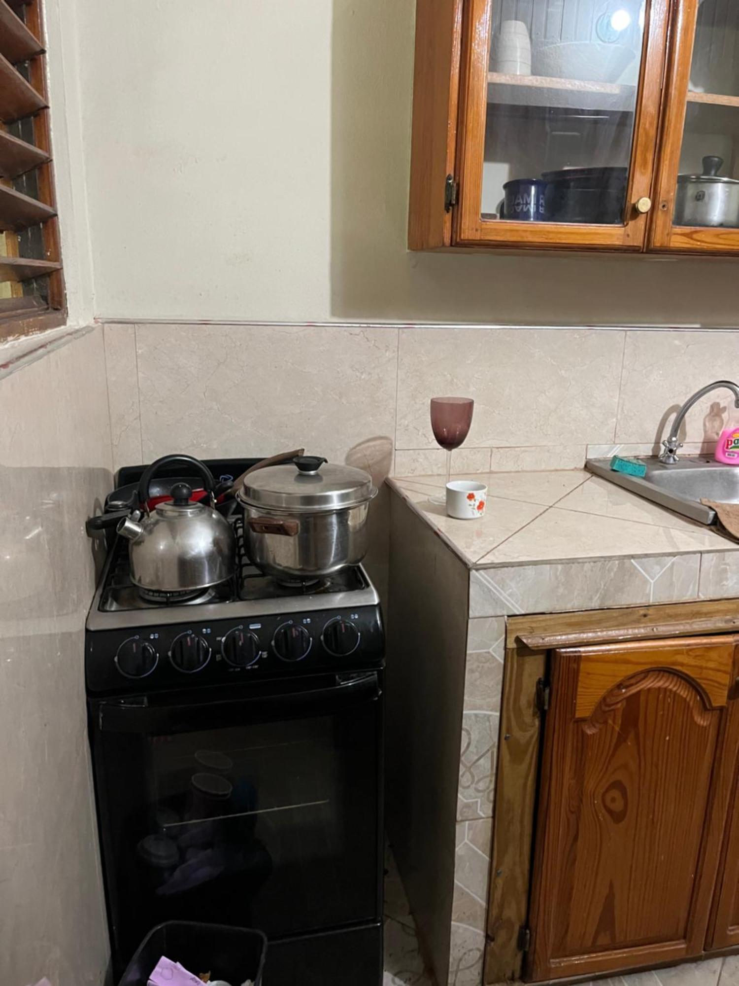 Andre'S Guest House 네그릴 외부 사진
