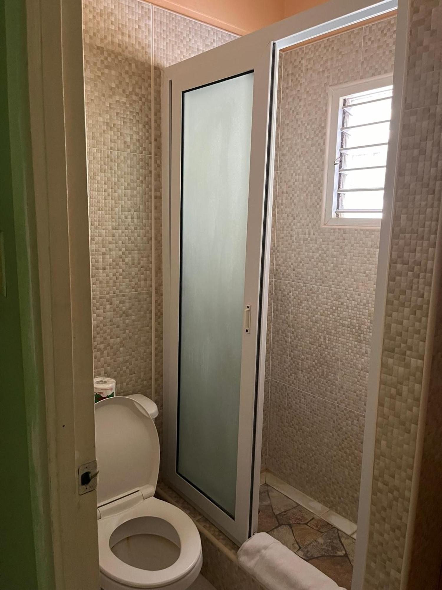 Andre'S Guest House 네그릴 객실 사진